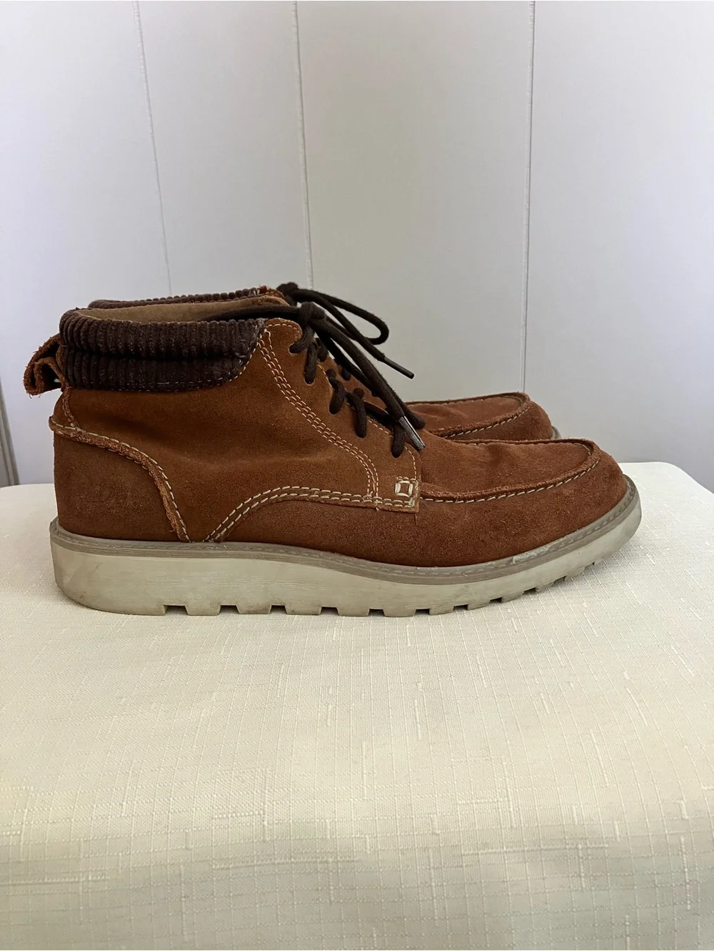 Clarks Men's Brown Suede Chukka Boots with Dark Brown Laces size 9M
